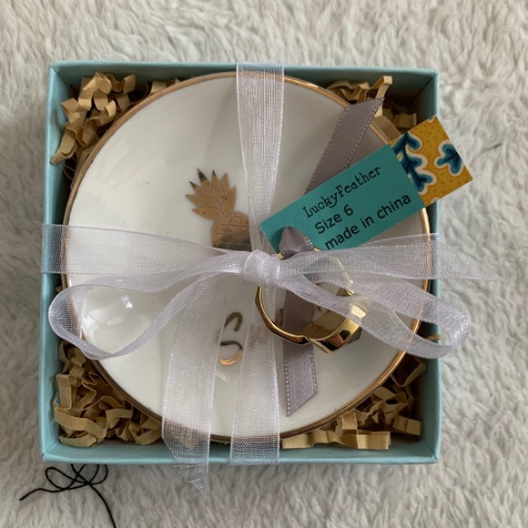 Gift Bundle: Plush Poncho, Prayer Box, Journal... - Picture 7 of 13